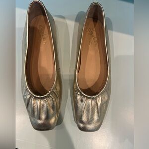 Seychelles Metallic Gold Flats, like new size 9